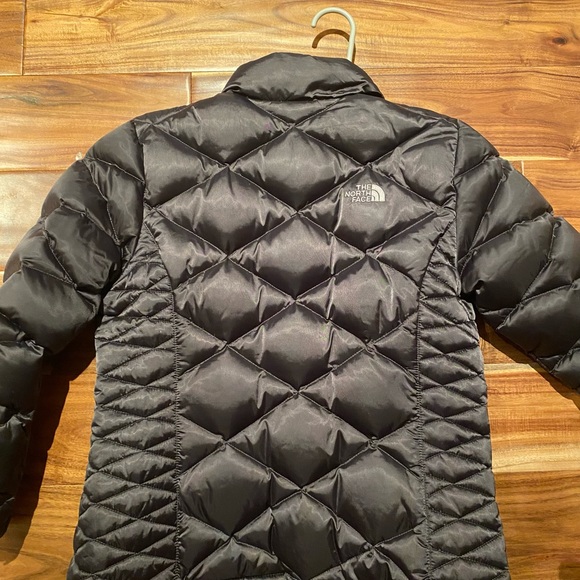 Girls Northface Puffer Coat - Picture 4 of 4